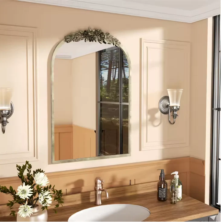Boogvormige Wandspiegel met Antieke Messing Look – Decoratieve Spiegel met Rozenornament - Afbeelding 7